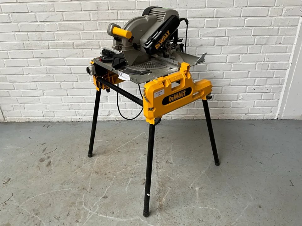 DeWalt DW743N Tisch-,Kapp- & Gehrungssäge