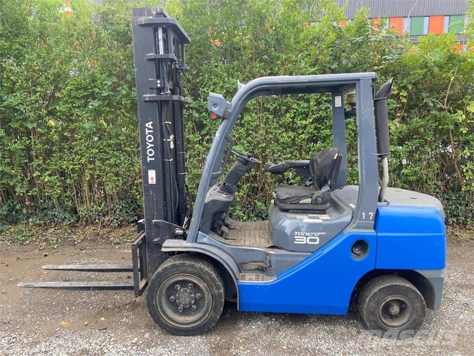 Toyota 06-8FD30F Tonero 30 HST