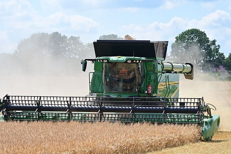John Deere T6 700
