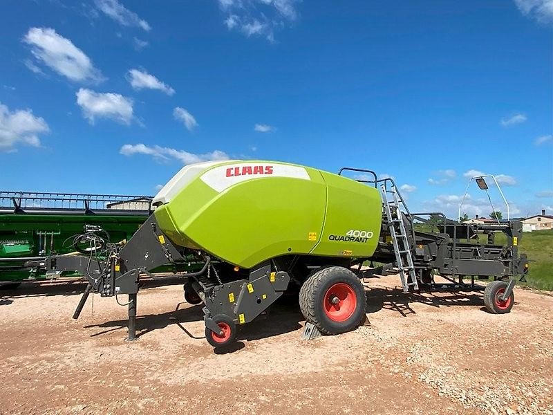 Claas Quadrant 4000 mit Sammelwagen