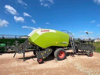 Claas Quadrant 4000 mit Sammelwagen