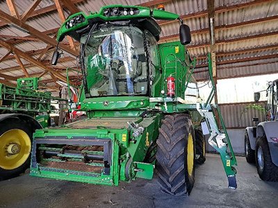 John Deere T670
