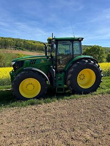 John Deere 6135r
