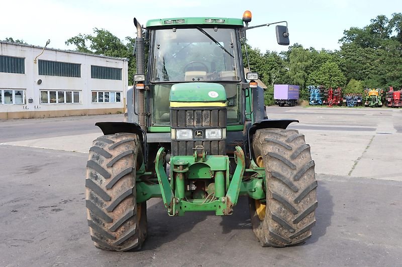 John Deere 6910