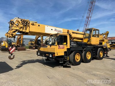Liebherr LTM 1035-3 .