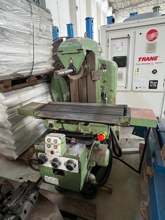 DDR WMW Universal Milling Type FW 250 x 1000 Lathe