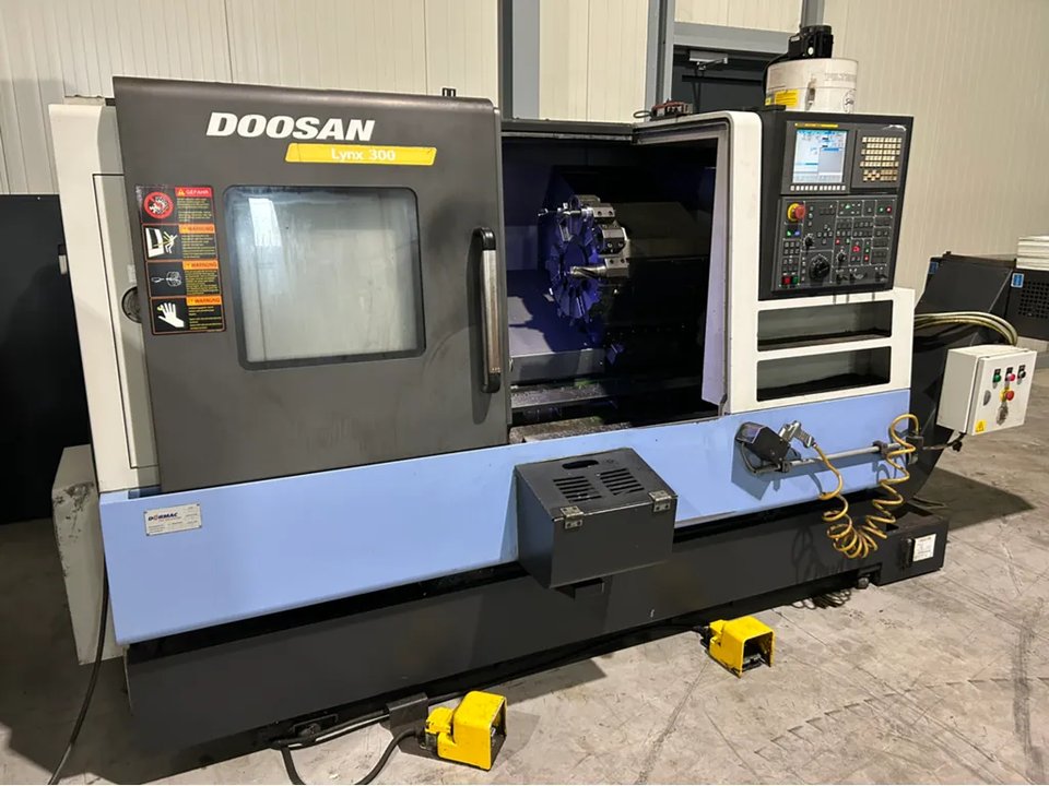 2012 Doosan Lynx 300 CNC-Drehmaschine