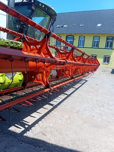 Claas V900