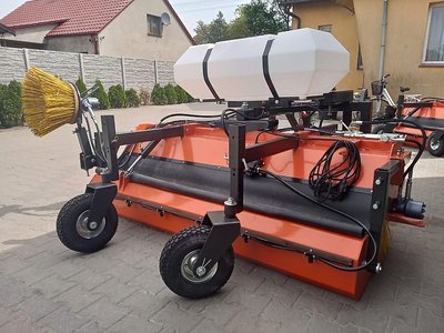 Metal-Technik mit Seitenbesen und Wasserbehälter 1,8M