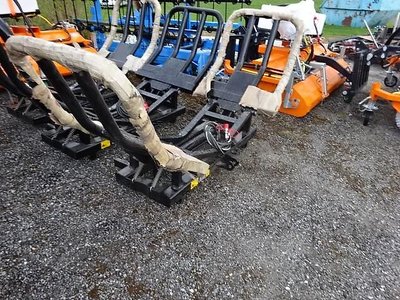 SVD- Ballentransportzange hydrl. mit Anbau Euro Schnellwechsel und Dreipunktanbau möglich SVD- Ballentransportzange hydr