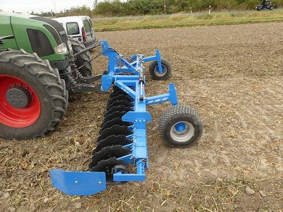 Bremer Frontscheibenegge Discrunner F 500 H - das richtige Frontgerät macht den Unterschied