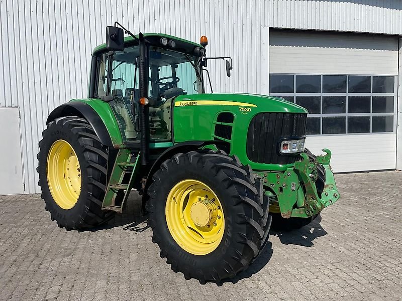 John Deere 7530