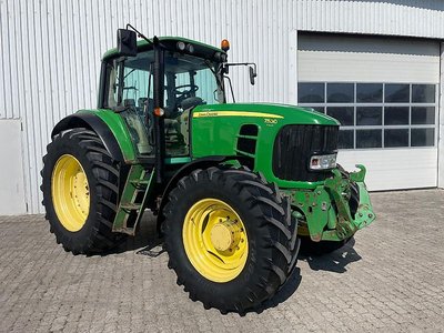 John Deere 7530