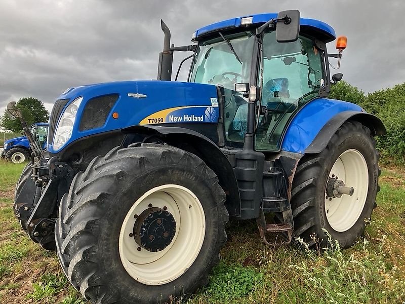 New Holland T7050AC