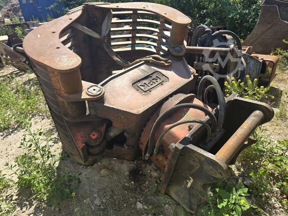 NPK DG-40 with Oilquick OQ80 (for parts only)
