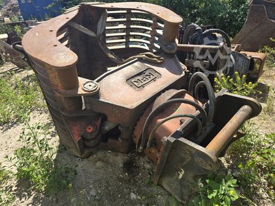 NPK DG-40 with Oilquick OQ80 (for parts only)
