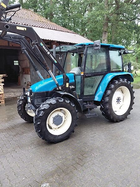 New Holland 4835