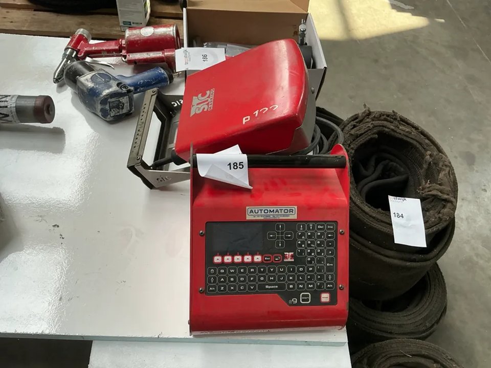SIC Markierungsautomat E9 / E9P122 Fahrgestell-Plattengravurmaschine