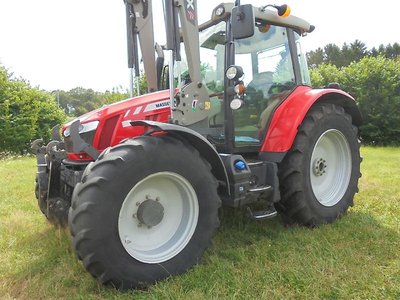 Massey Ferguson 5612 DYNA 4
