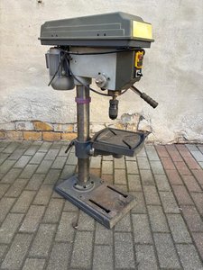 Säulenbohrmaschine OPTIMUM B 23 Pro inkl. 36 teilig HSS Bohrer.