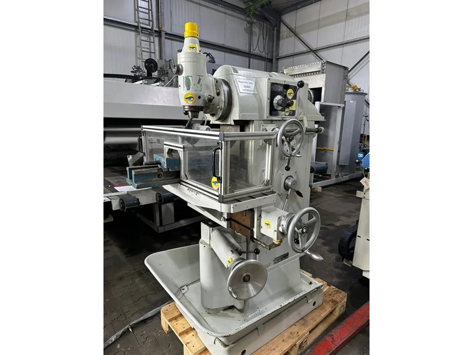 Universal Milling Machine