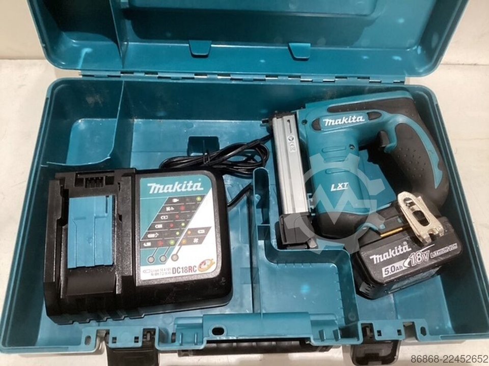 MAKITA DST221