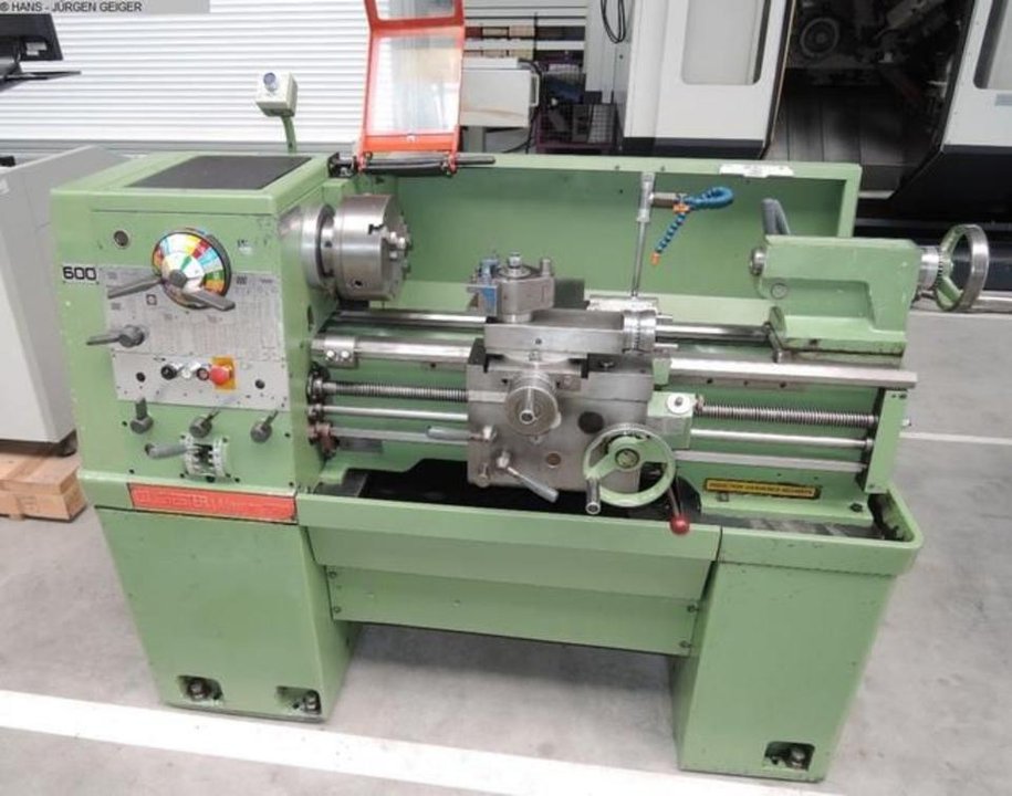 Suche Colchester Drehmaschine mit herausnehmbarer Bettbrücke