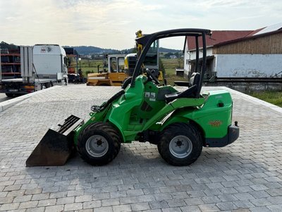 Avant 528 Hoflader