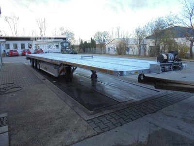 Auflieger mit offener Pritsche Fliegl Plateauauflieger zum Fahrzeugtransport neu