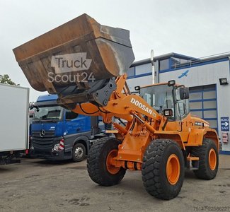 Radlader DOOSAN DL 200 Klimaanlage Schaufel + Palettengabel gebraucht