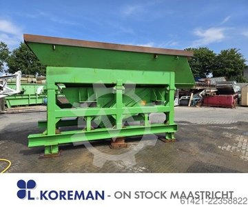 Kleemann hopper with vibrating chute