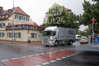 LKW mit Getränkeaufbau SCANIA P 340 gebraucht