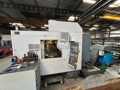 OKUMA - 2011 - MF-46VA - CNC-Fräsmaschine mit Werkzeughalter