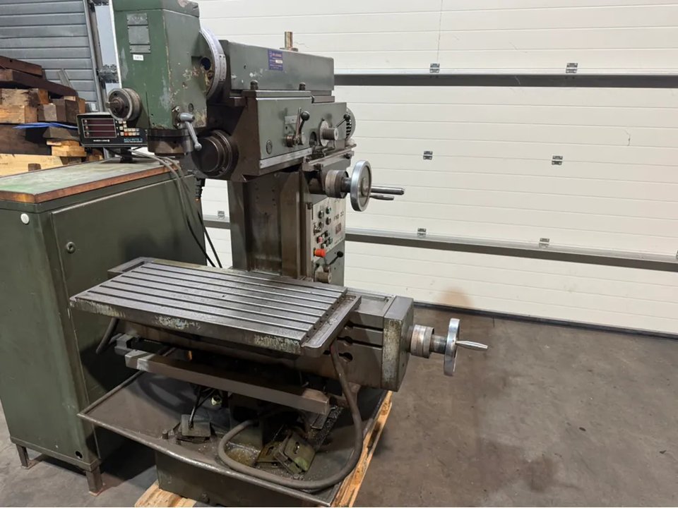 AVIA Fnd 32 Universalfräsmaschine
