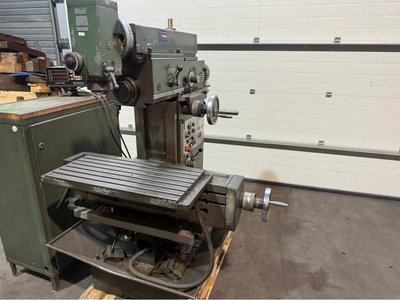 AVIA Fnd 32 Universalfräsmaschine