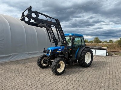 New Holland T4040F Supersteer Frontlader