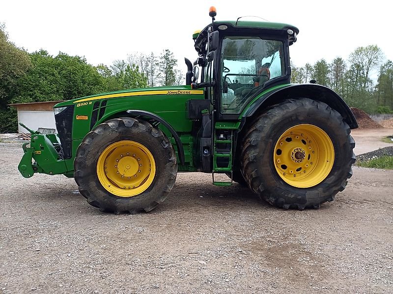 John Deere 8320 R
