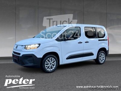 Spezial-LKW Fiat Doblo Kombi 5 Sitze Autom Sitzh. Klimaauto Rückfahrkam neu