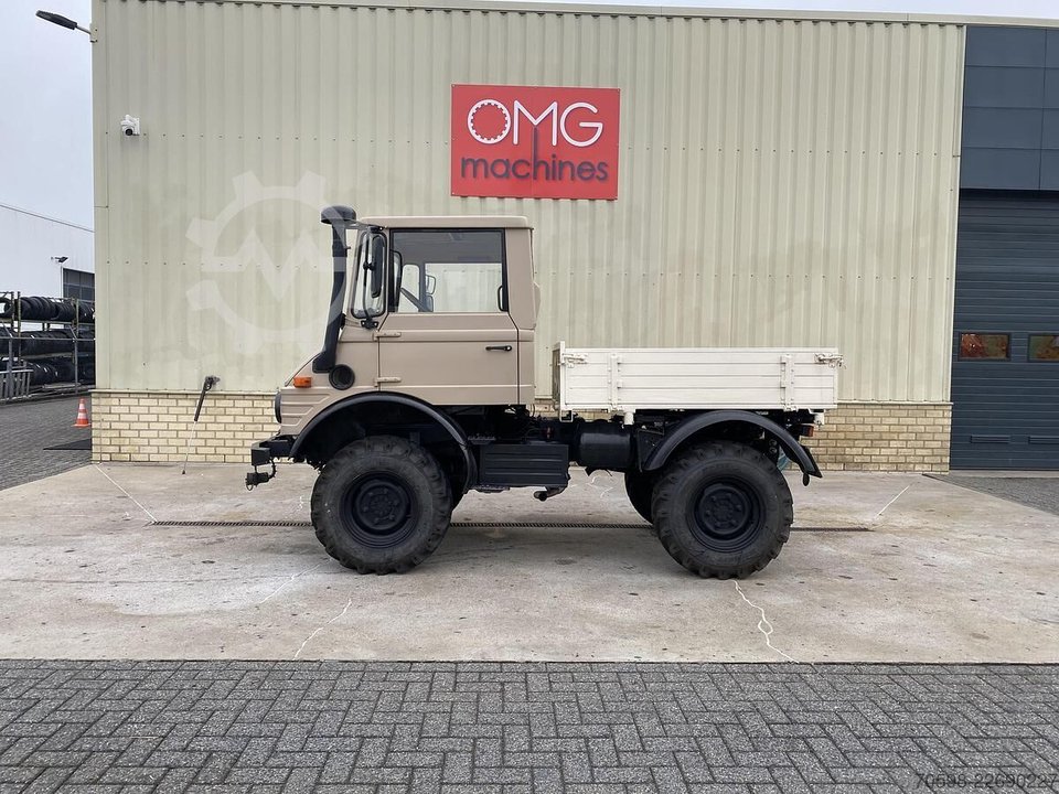 Mercedes-Benz Unimog 407
