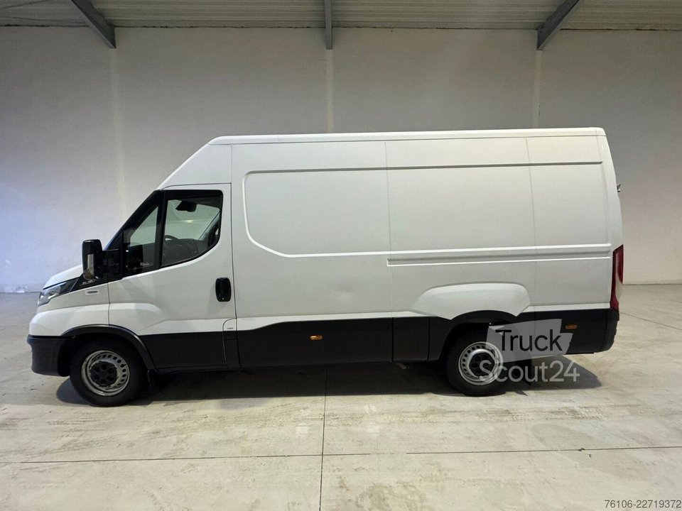 Kastenwagen IVECO Daily 35S16 Kastenwagen *Klima*2 stück auf Lager gebraucht