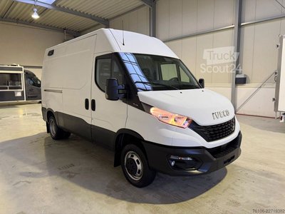 Kastenwagen hoch IVECO Daily 50C18 Kastenwagen *Navi*Ahk** gebraucht