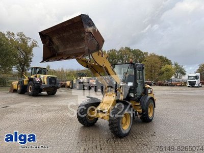 Radlader CATERPILLAR 908M, 4+1 Schaufel, Palettengabel, wenig Std. gebraucht