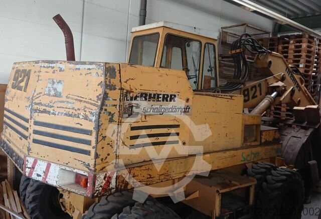 Liebherr A 921 C