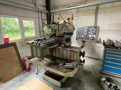 TOS - FNGJ 32 - Universalfräsmaschine