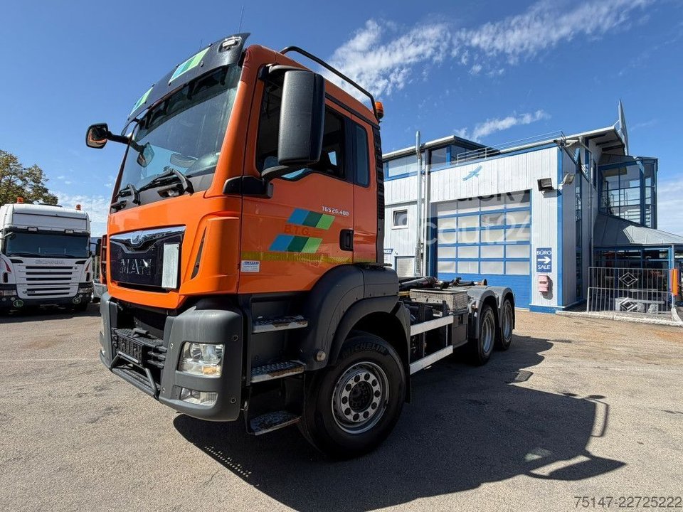Abrollkipper MAN TGS 26.480 BB 6x4 Hiab Blattfederung gebraucht