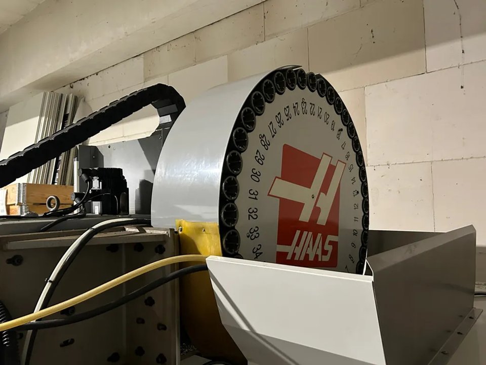 HAAS + Kawasaki - 2007 - VF-3DHE - Vertikale Maschinenzentren + Lade- und Entladeroboter