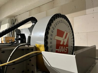 HAAS + Kawasaki - 2007 - VF-3DHE - Vertikale Maschinenzentren + Lade- und Entladeroboter