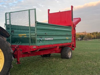Farmtech Superfex 700 Stalldungstreuer