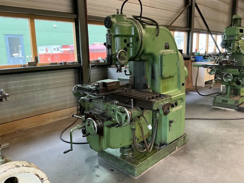 1967 Frunze 6M12N Vertikal-Konsolenfräsmaschine