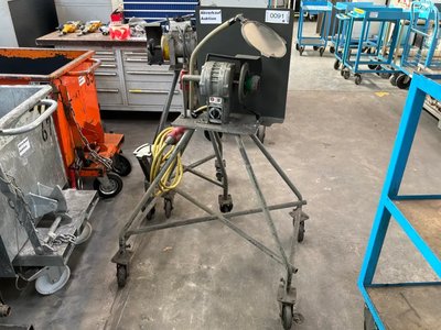 mobile Schleif- und Entgratmaschine